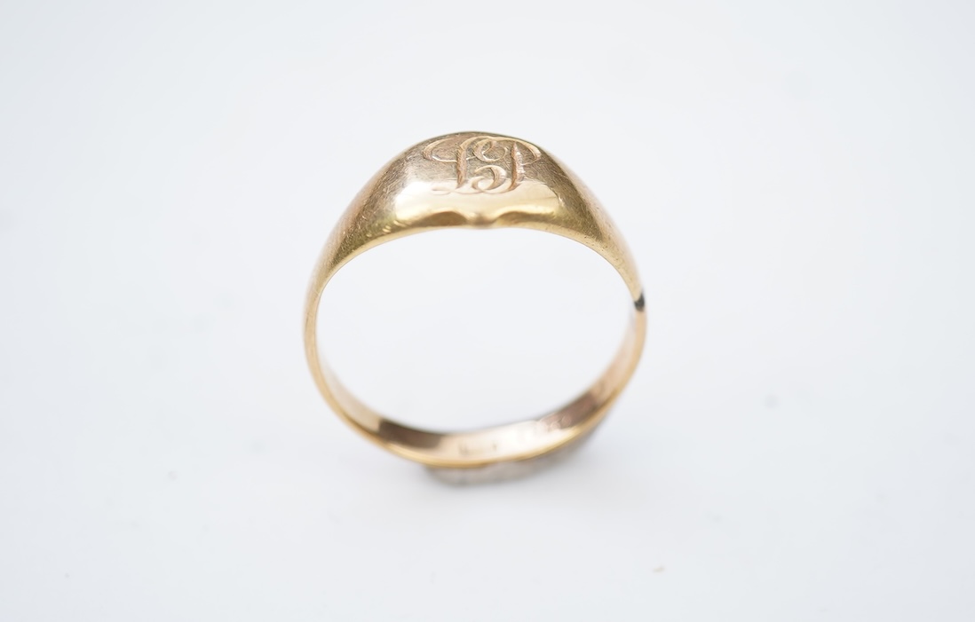An 18ct gold signet ring